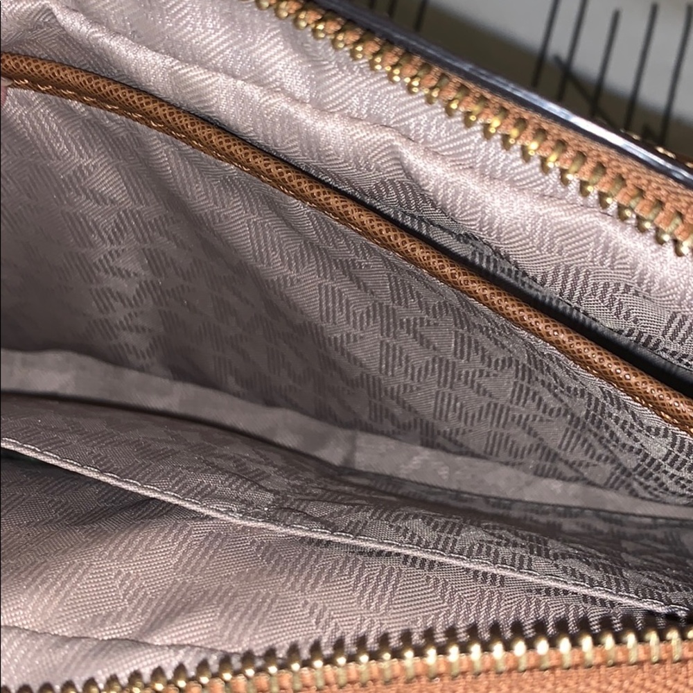 micheal kors purse - Picture 3 of 3